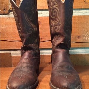 Justin men’s size 10 brown cowboy boots